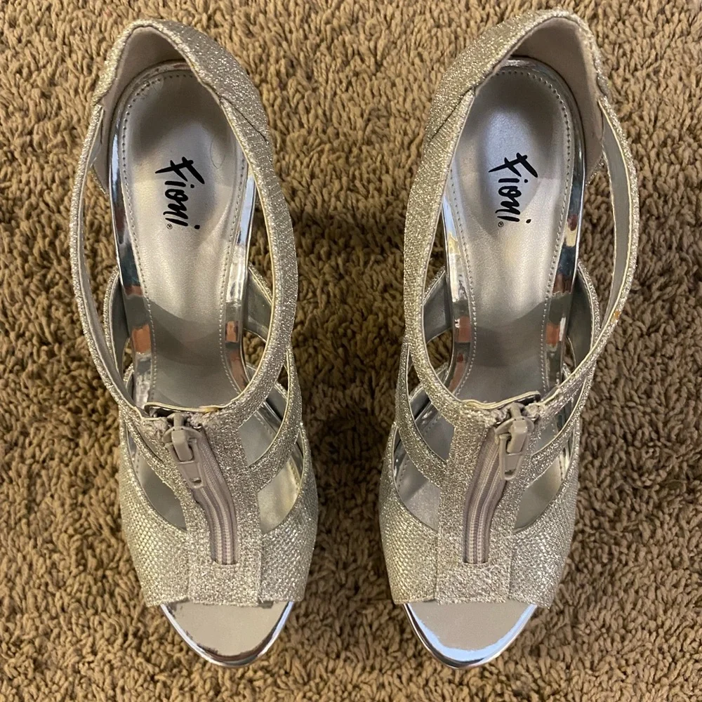 🩶Fiona • silver sparkle platform heels • 7 • EUC⚡️ - Picture 4 of 6